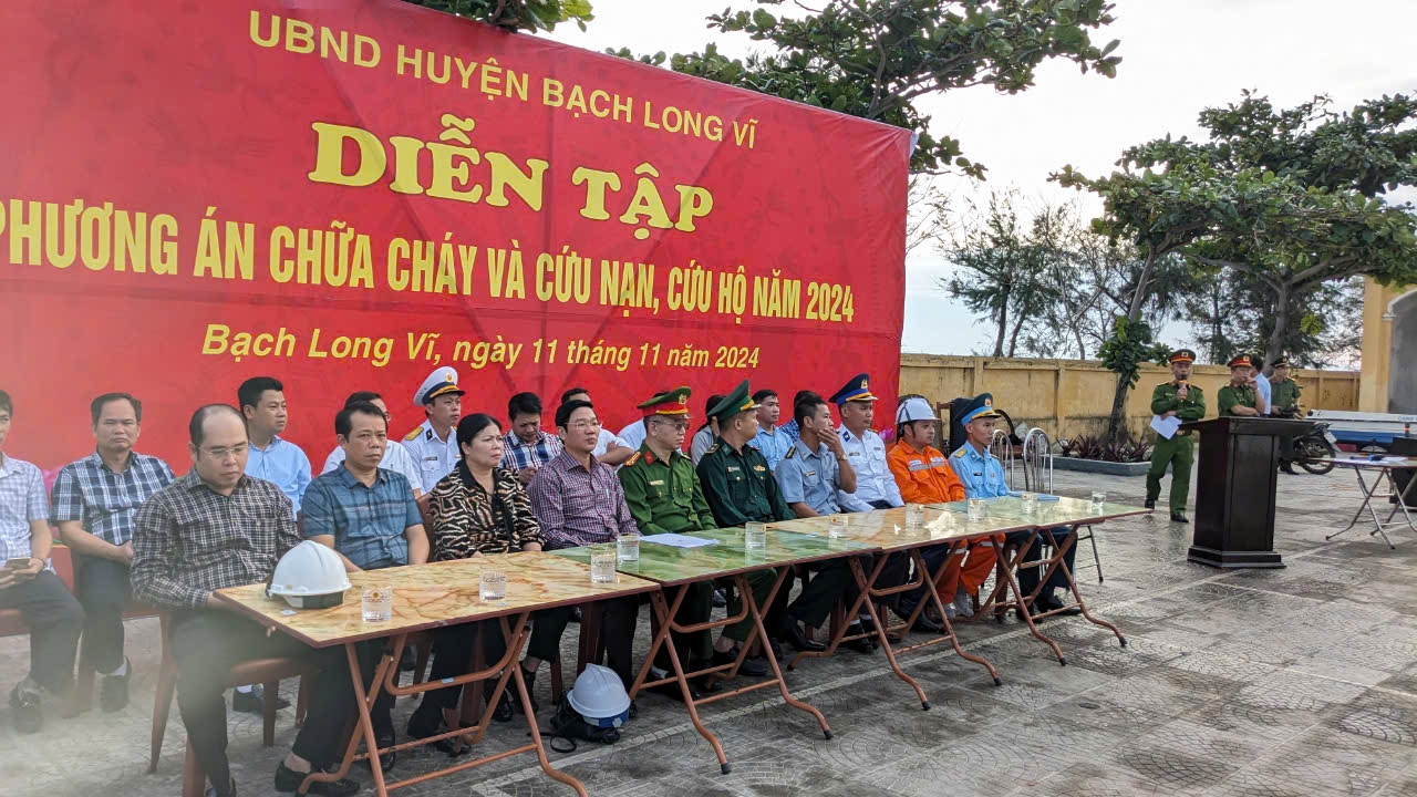 Huyện Bạch Long Vĩ tổ chức diễn tập phương án chữa cháy và cứu nạn, cứu hộ năm 2024